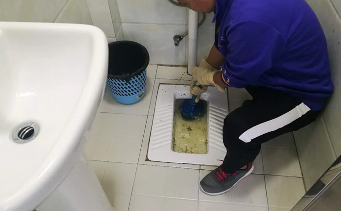 洛隆疏通蹲坑